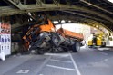 LKW blieb unter Bruecke haengen Koeln Deutz Deutz Muelheimerstr P046